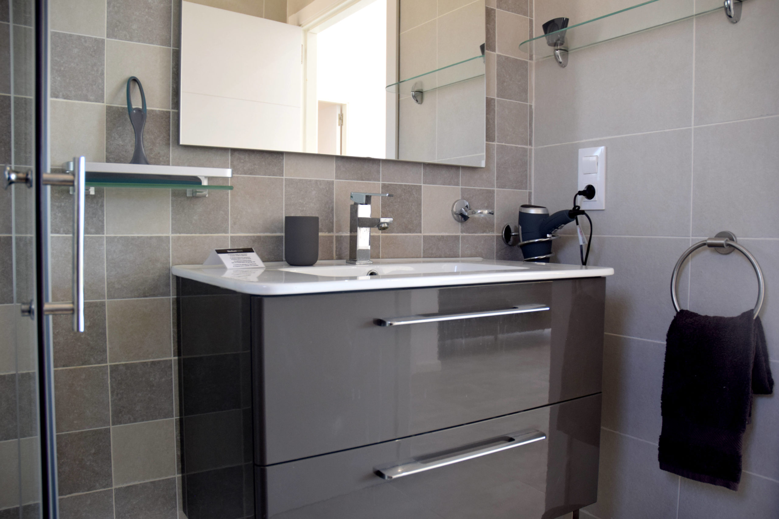 location levezou roses palau saverdera salle de bain b