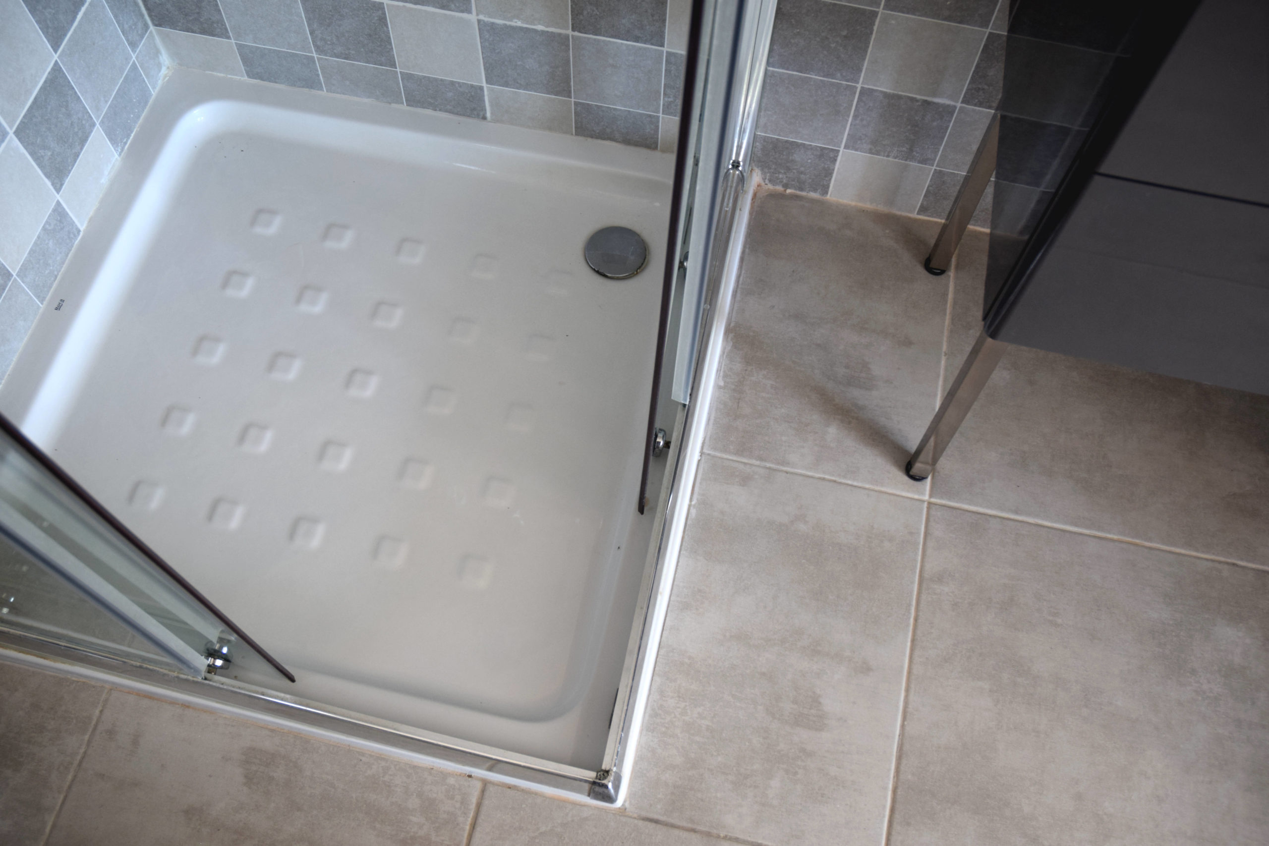 location vacances levezou roses palau saverdera douche