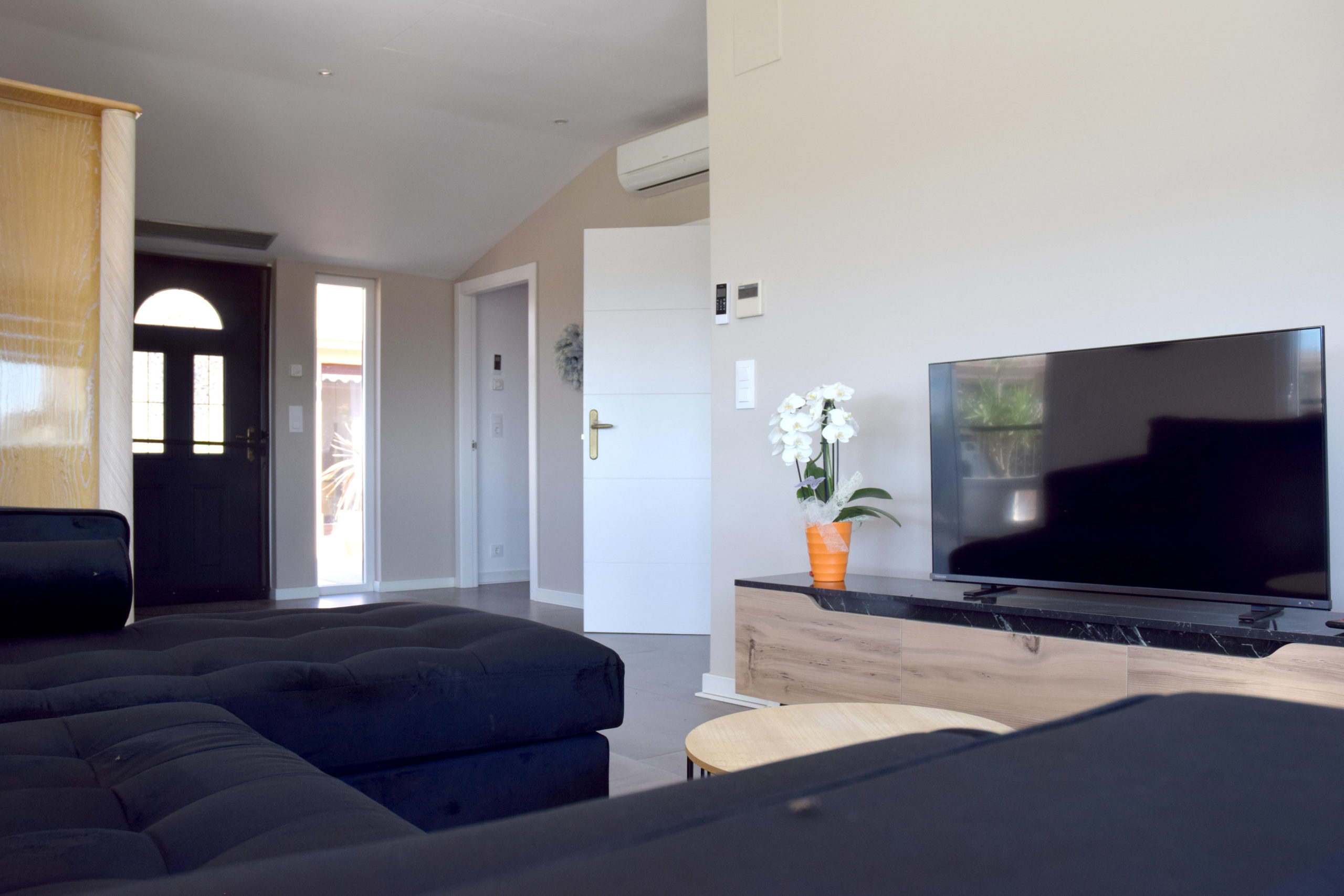 location vacances aubrac roses palau saverdera salon