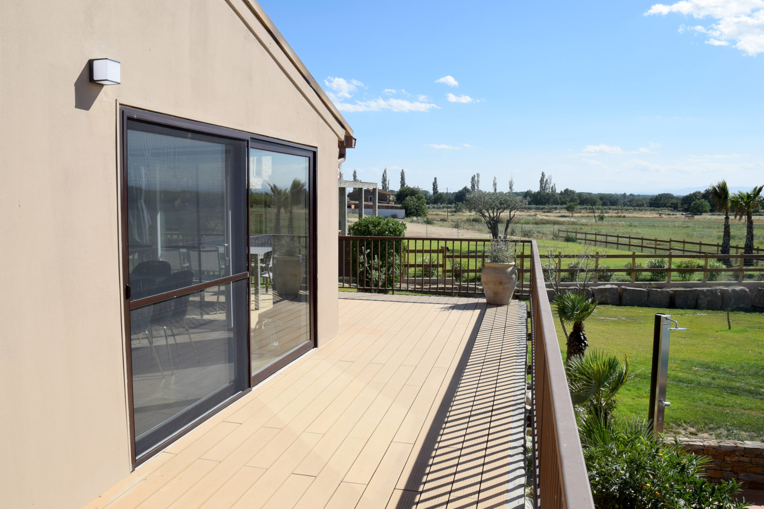 location villa vacances aubrac roses palau saverdera terrasse 2